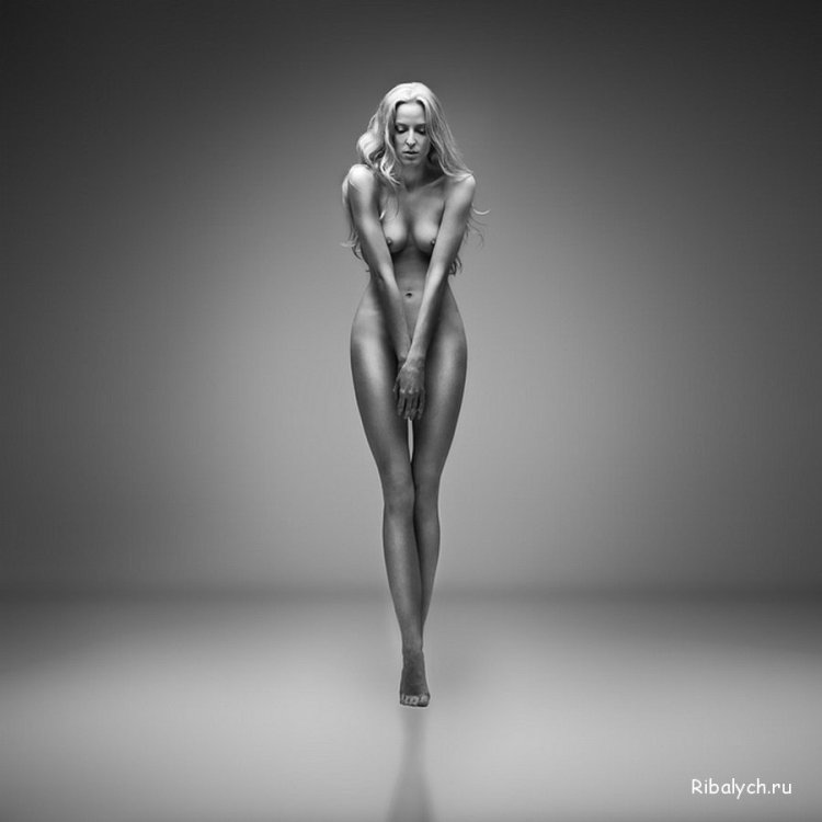 Необычные фигуры женщин ню