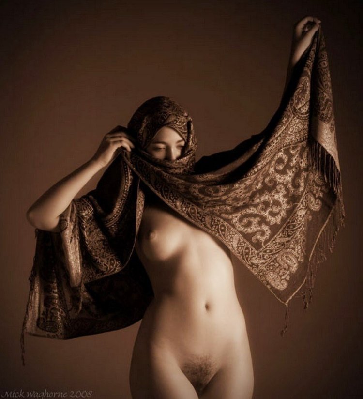 Голые восточные красавицы