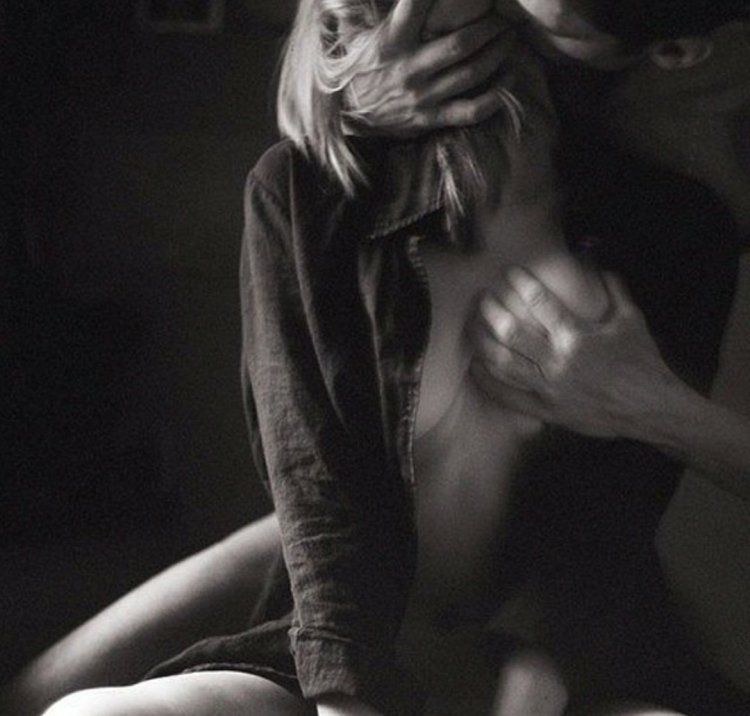 Эротический массаж черно белое