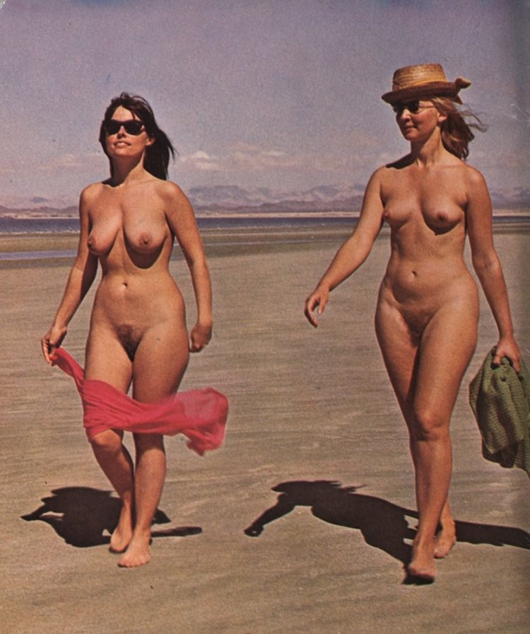 Советские девушки в купальниках ню