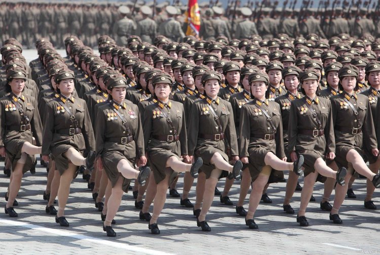 Парад в Северной Корее женщины