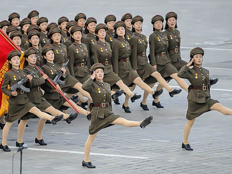 Северная корея девушки маршируют