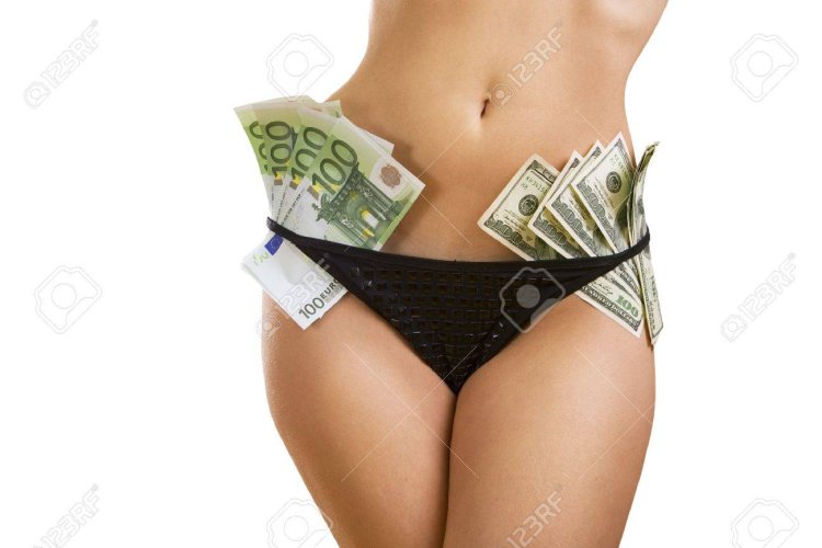 Девушка с деньгами