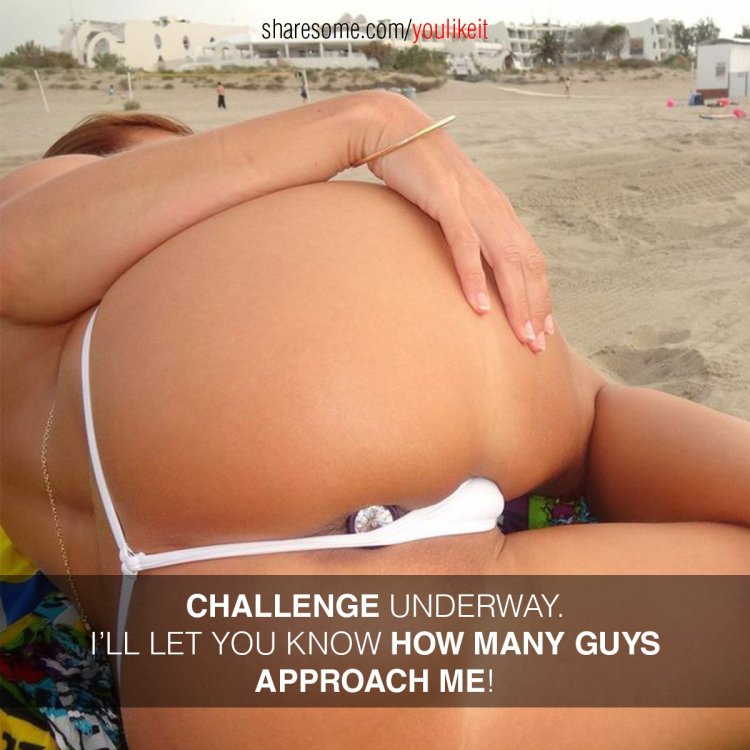 Блондинки на пляже в стрингах