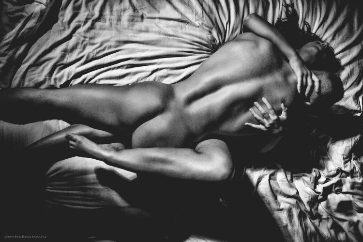 Эротические мужчина и женщина