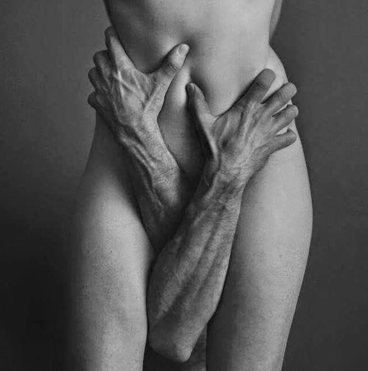 Эротические мужские руки