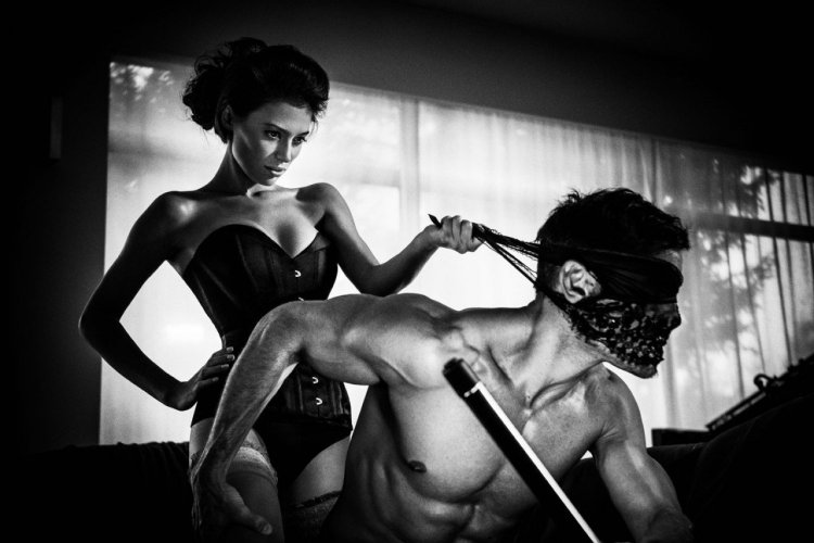 Послушная девушка