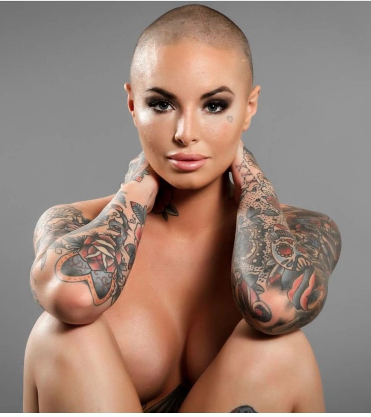 Кристи Мак портрет