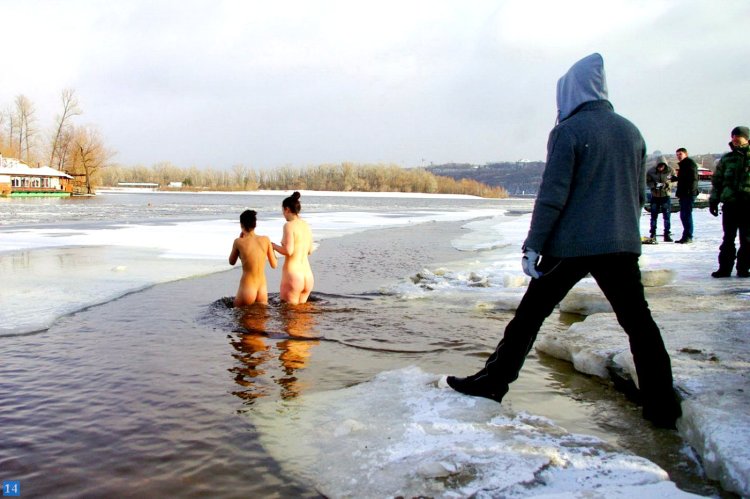 Крещенские купания голые