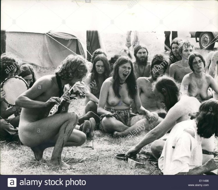 Советские хиппи голышом