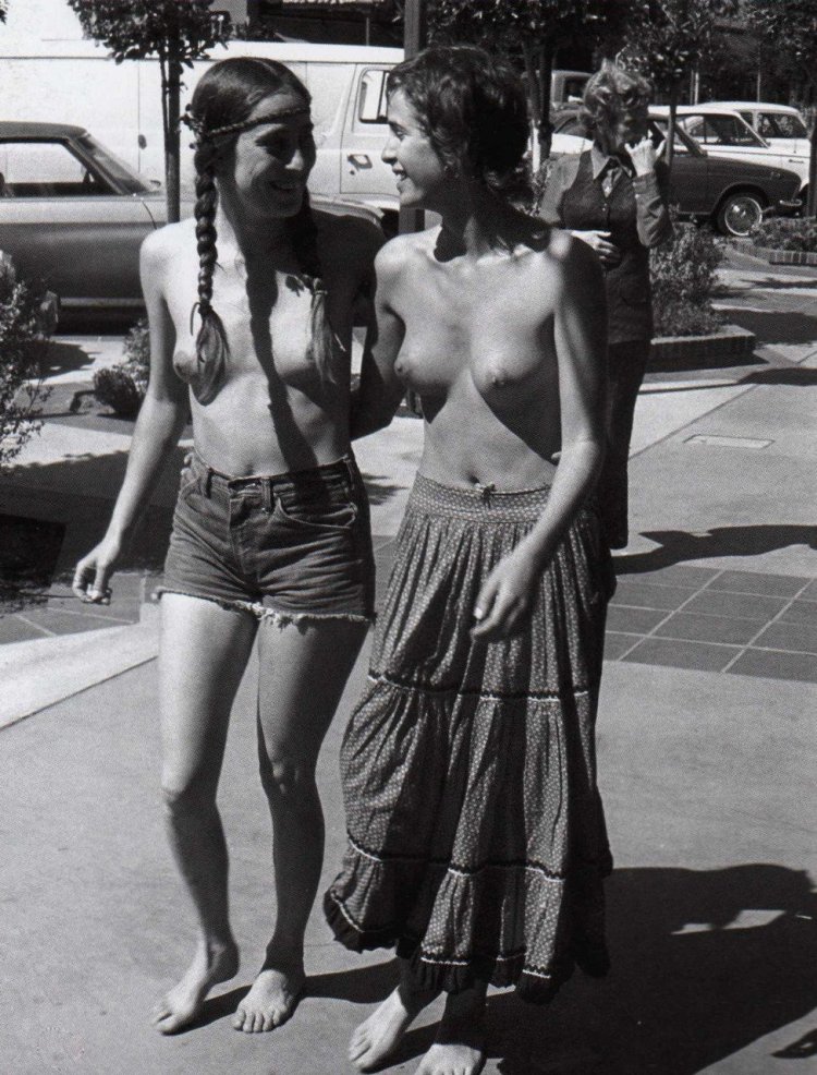 Эксгибиционистка ретро