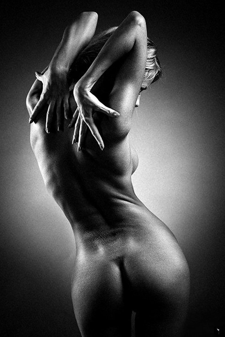 Красивые голые женские попки