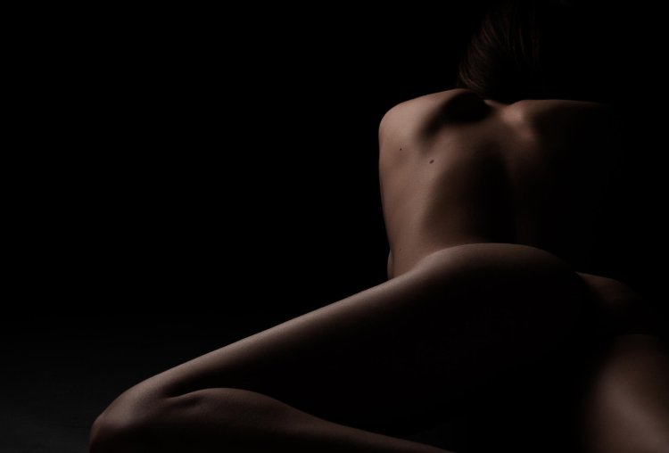 Красивая тень девушки