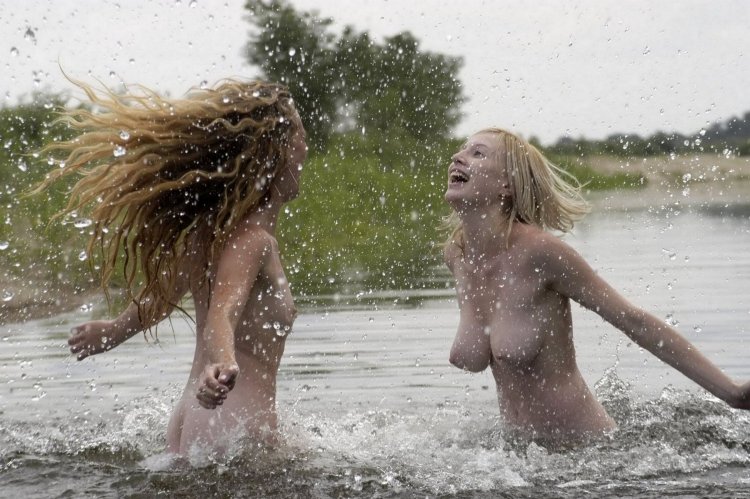Летние купания голышом