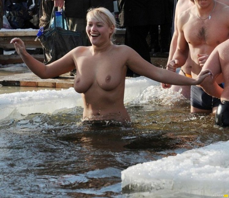 Голые девки купаются на крещение