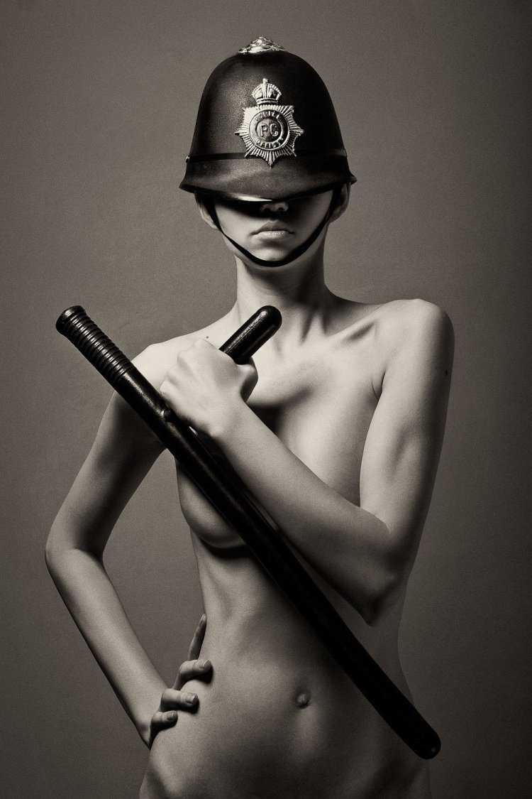 Голые красотки в униформе