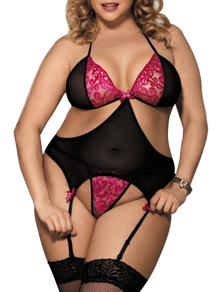 Джовита Зинкевич модель сайз плюс в халате