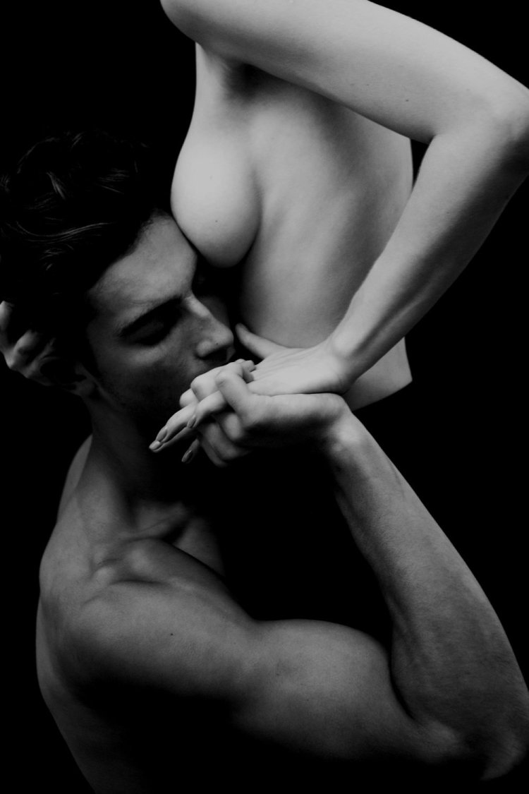 Страстный Эротический поцелуй