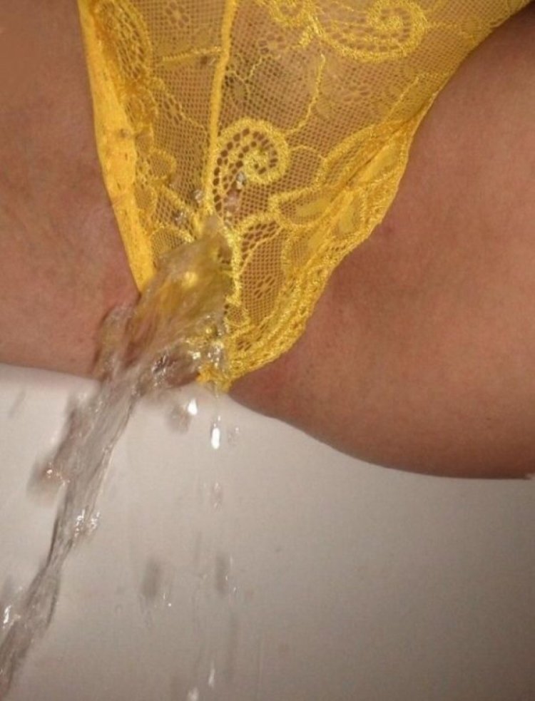 Под прозрачными трусиками