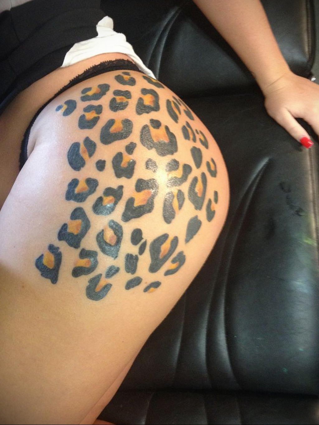 татуировки на жопе у женщин фото 53