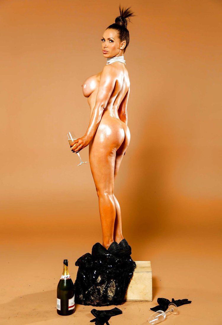 Клаудия Альенде Ким кардашьян18+