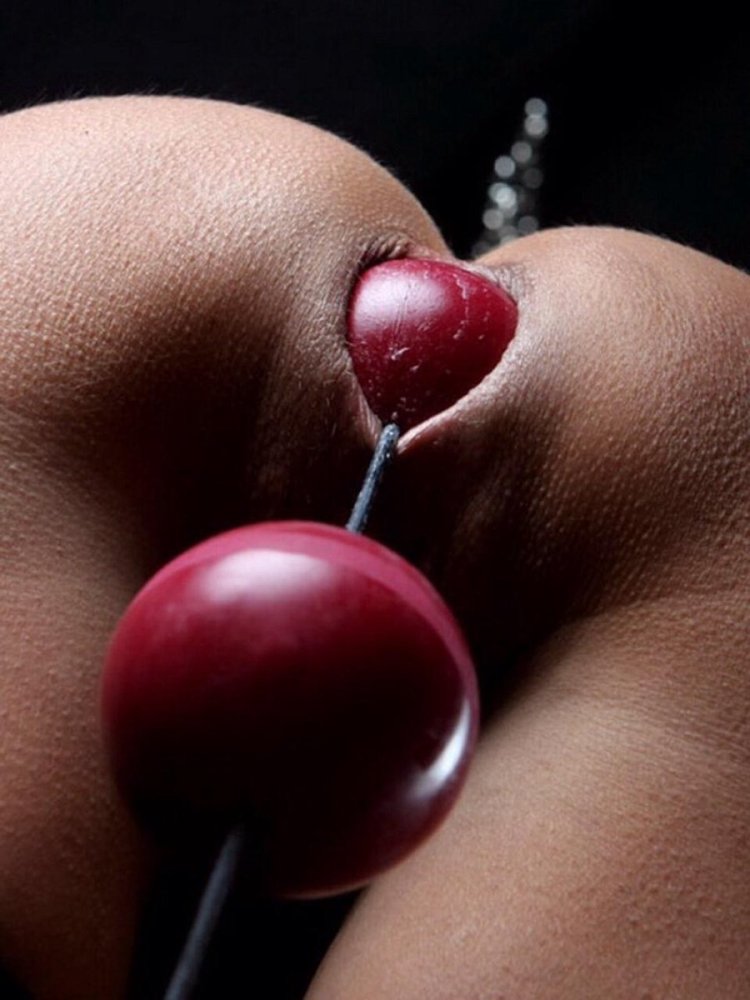 Анальные игрушки в попке