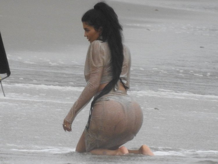 Жопа кайли дженнер