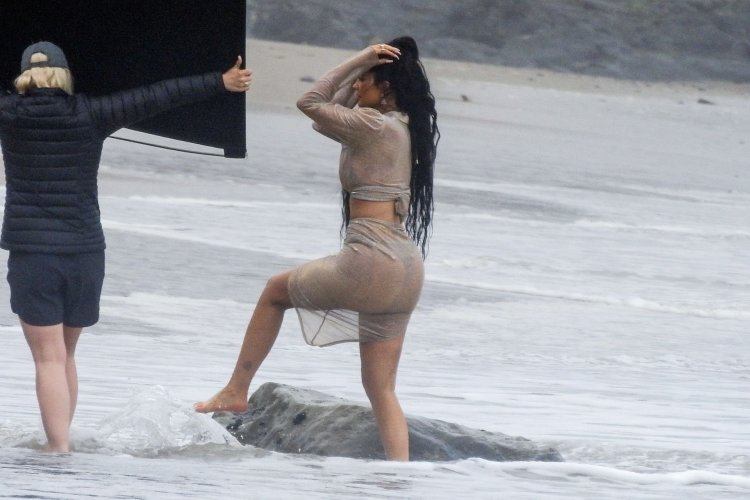 Кайли дженнер на пляже папарацци