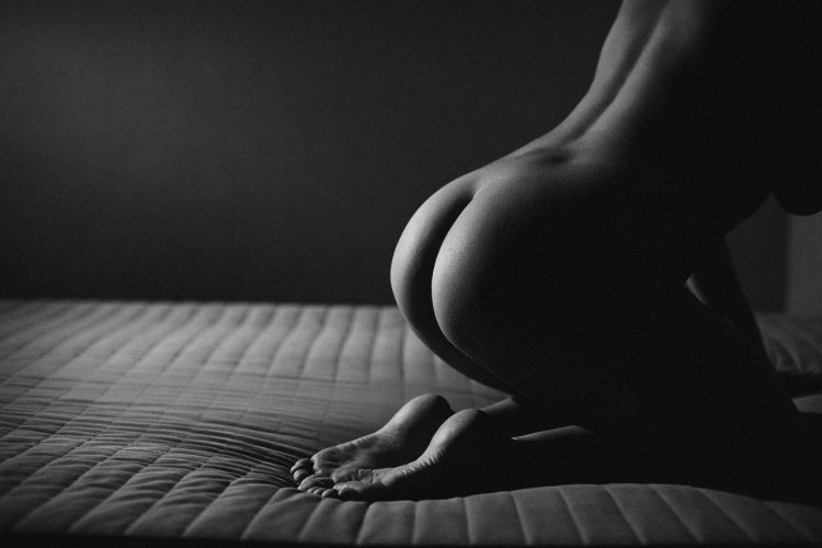 Красивые женские ягодицы ню