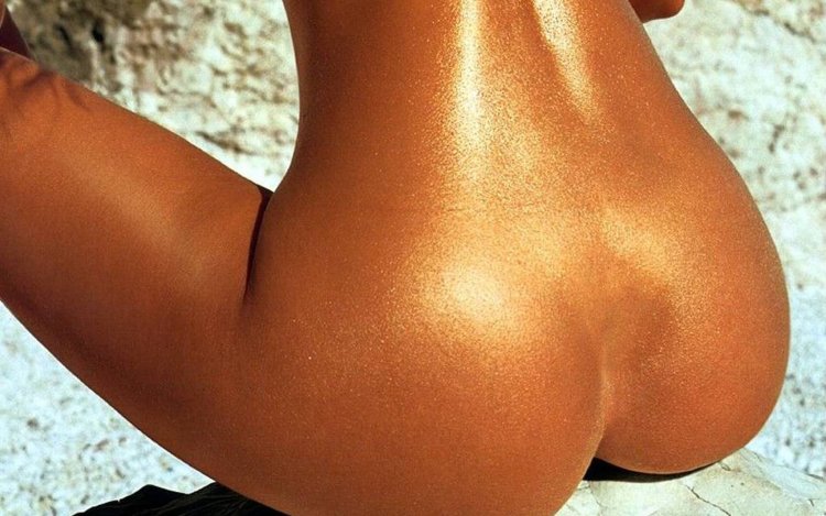 Красивые загорелые попочки