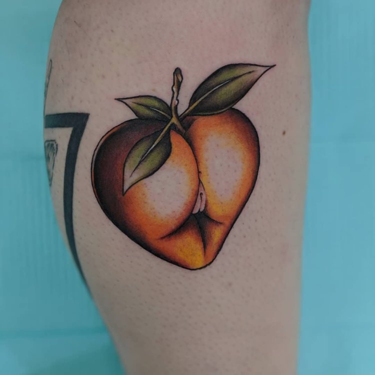 Порноактриса с бантиками на ногах