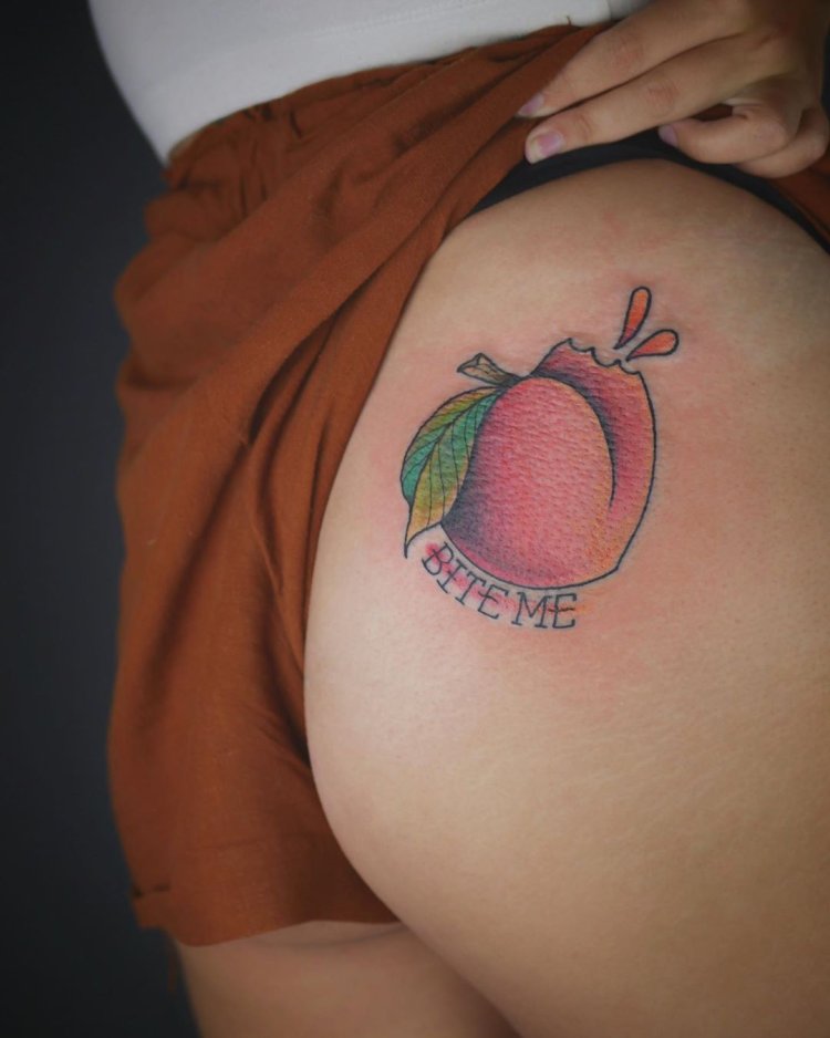 Персик с влагалищем тату