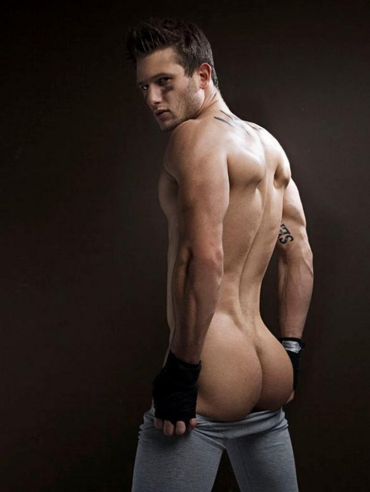 Голые накаченные попки мужчин