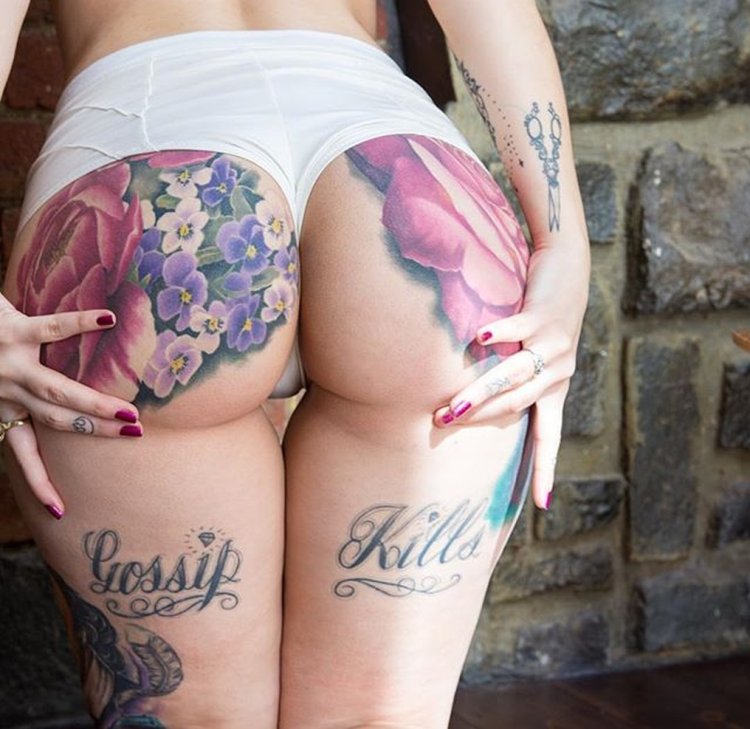 Порнозвезда с тату на бедре