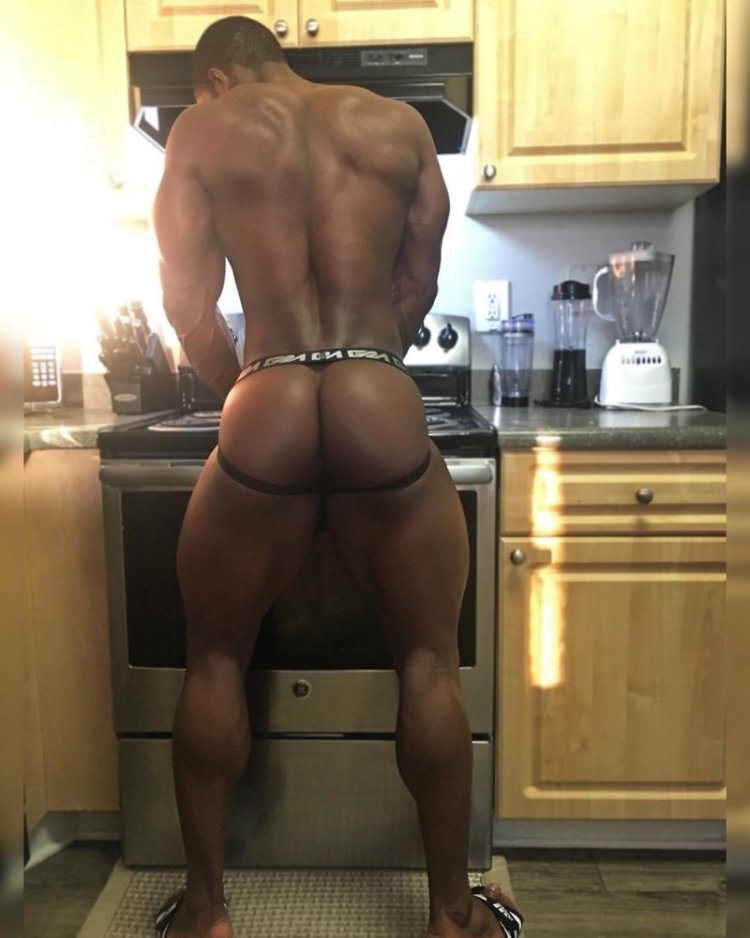 Шикарная мужская задница