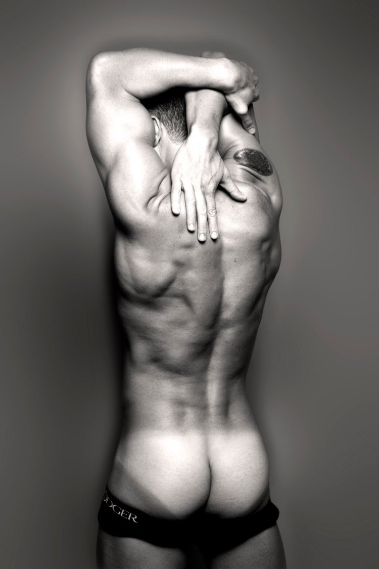 Красивые упругие попки парней