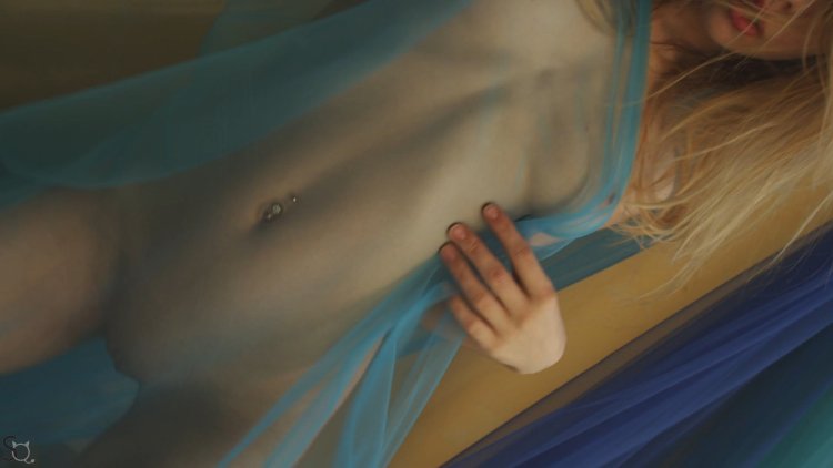 Александра Бортич духлесс 2 чулки