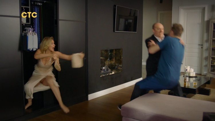 София яновна из отель элеон в белье