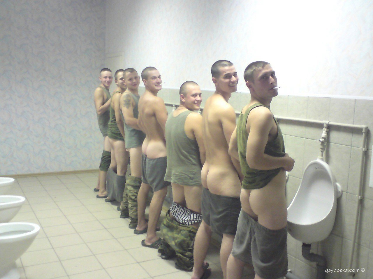 голые мужчины солдаты фото 85