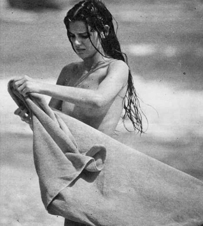 Лола Форнер доспехи Бога голая