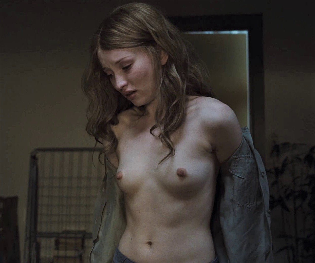 Эмма Бадинг голая грудь.