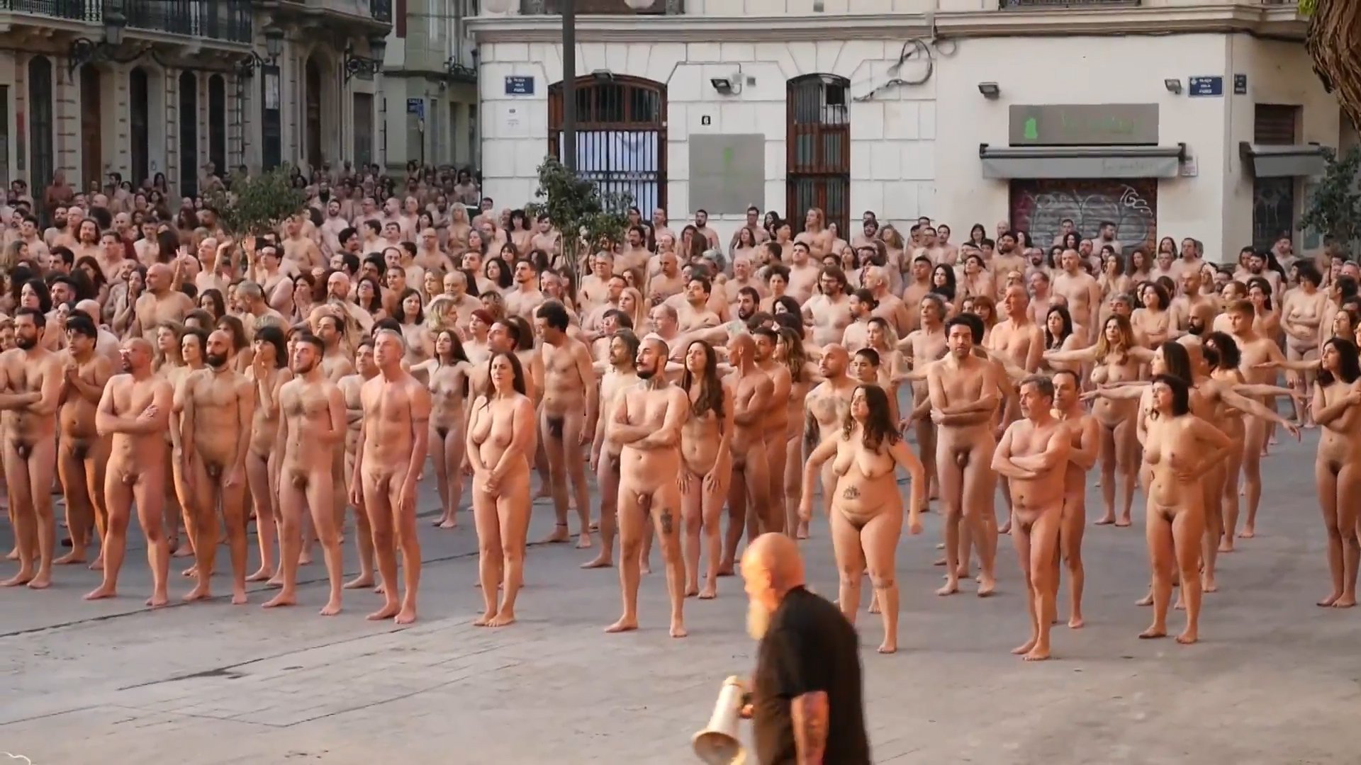 Парад голых людей (57 фото) .