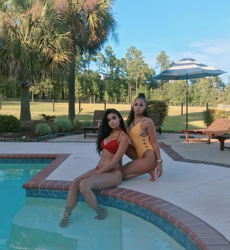 Madison nude in Anizy - free met Art picture Gallery at Elite babes