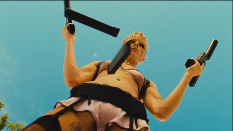 Кейт Наута голая без трусов