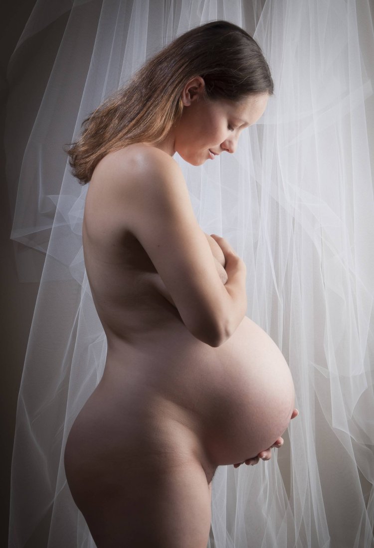 голая беременная женщина в метро