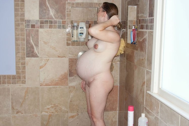 Голые беременные в ванной