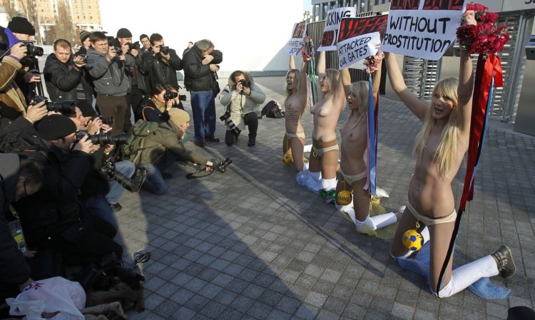 Голые американские военные женщины