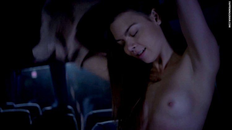 Голая актриса Янси Батлер