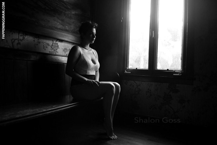 Аланна Мастерсон топлес