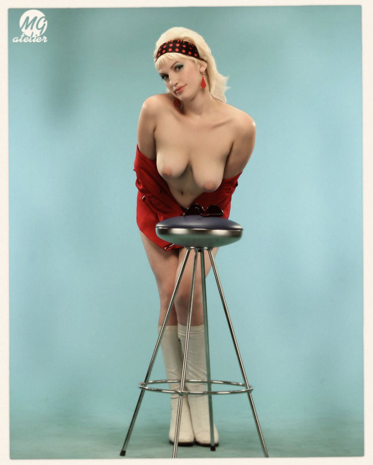 Голые российские певицы на сцене